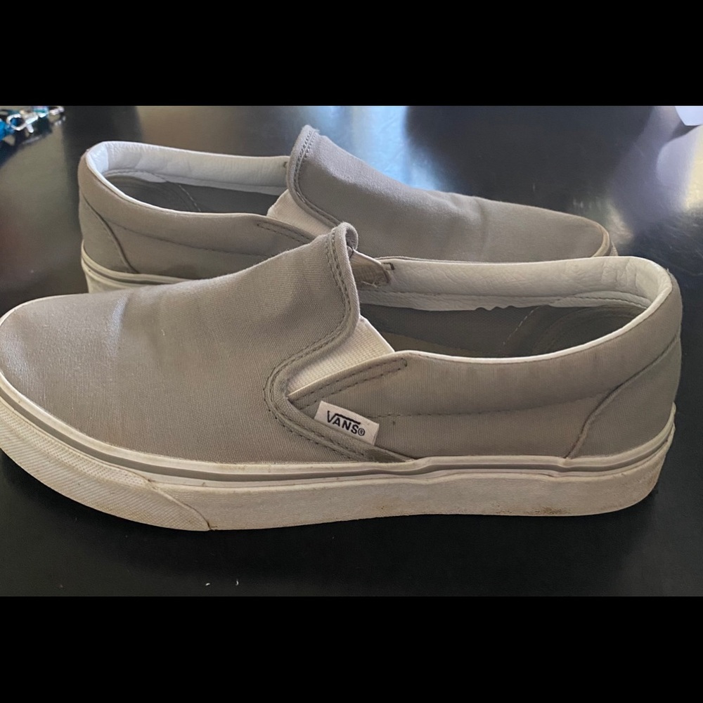 grey slip on vans women’s 9.5